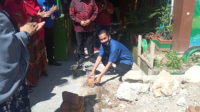 Ketua DPRD dan Plt Kadis Pendidikan Didaulat Meletakkan Batu Pertama Pembangunan Panggung Seni dan Budaya SD Mangkura