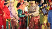 Berdedikasi, Pemkot Makassar Anugerahi Penghargaan Pegawai Teladan
