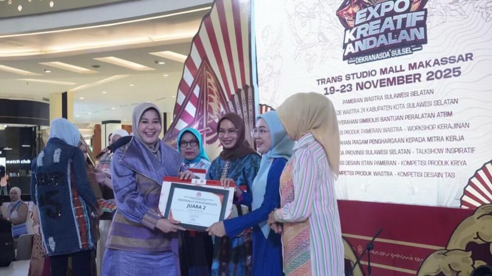 Dekranasda Kota Makassar Raih Juara 2 Parade Wastra