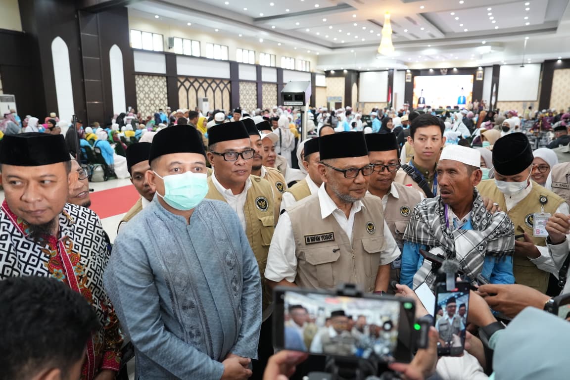 Wali Kota Appi Dampingi Menhaj RI Sambut Kepulangan Jemaah Haji