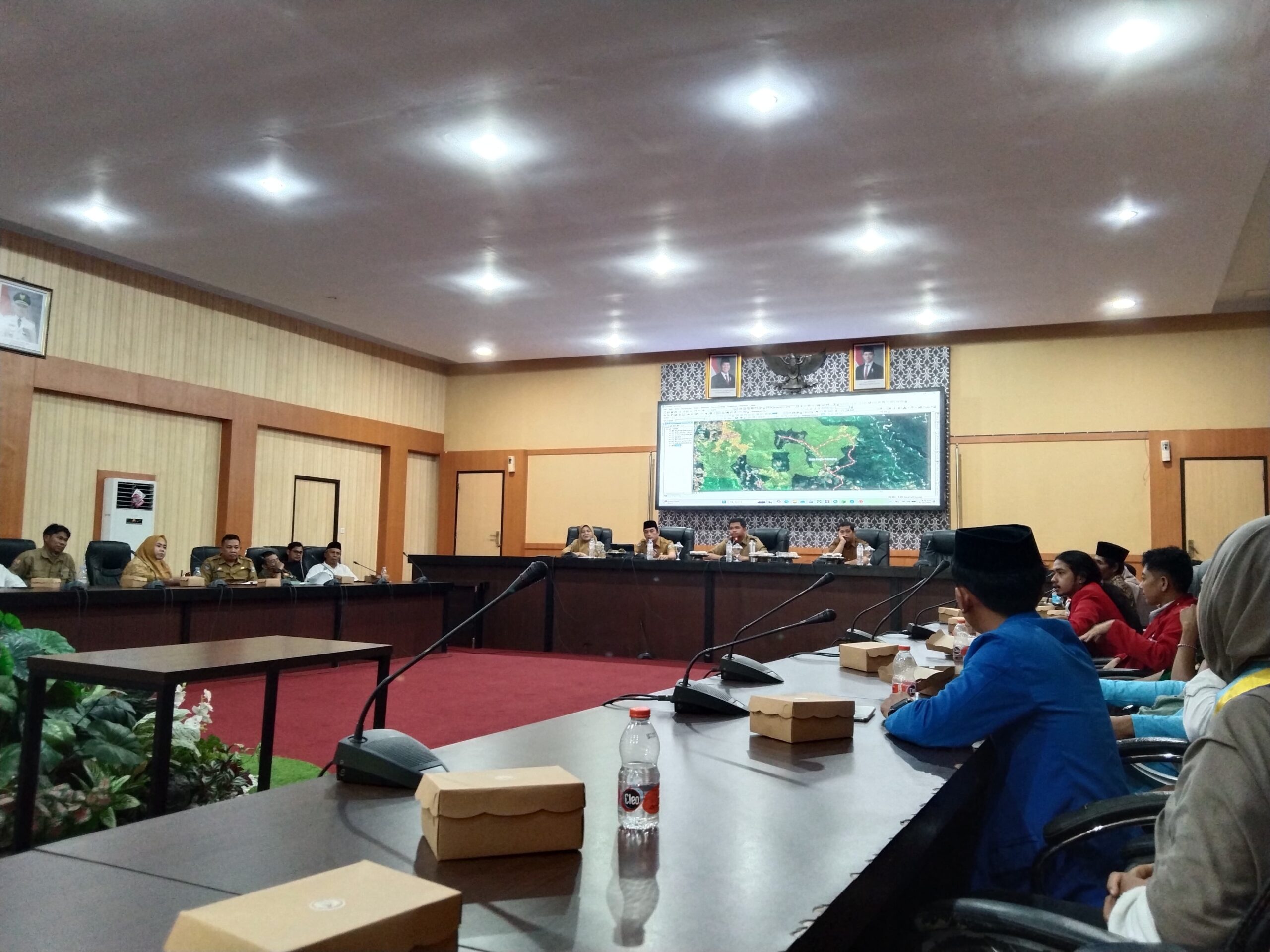 Audiensi dengan Bupati, Appakatau Soroti Jalan Lintas Desa Pa’bumbungang dan Kasus Pembubaran Aksi