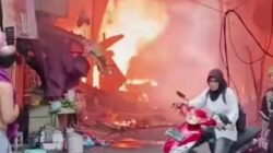 Asap Hitam Membumbung di Langit Alauddin: 10 Rumah Ludes Dilalap Si Jago Merah Asap Hitam Membumbung di Langit Alauddin: 10 Rumah Ludes Dilalap Si Jago Merah