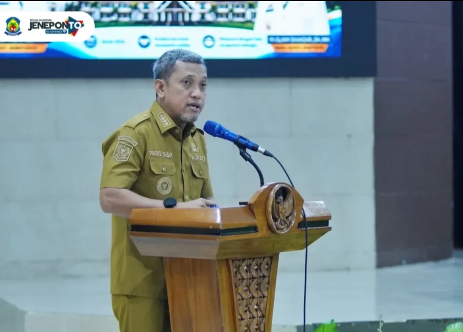 Bupati Paris Yasir Serahkan SPPT PBB-P2 2026, Targetkan Penerimaan Pajak Optimal