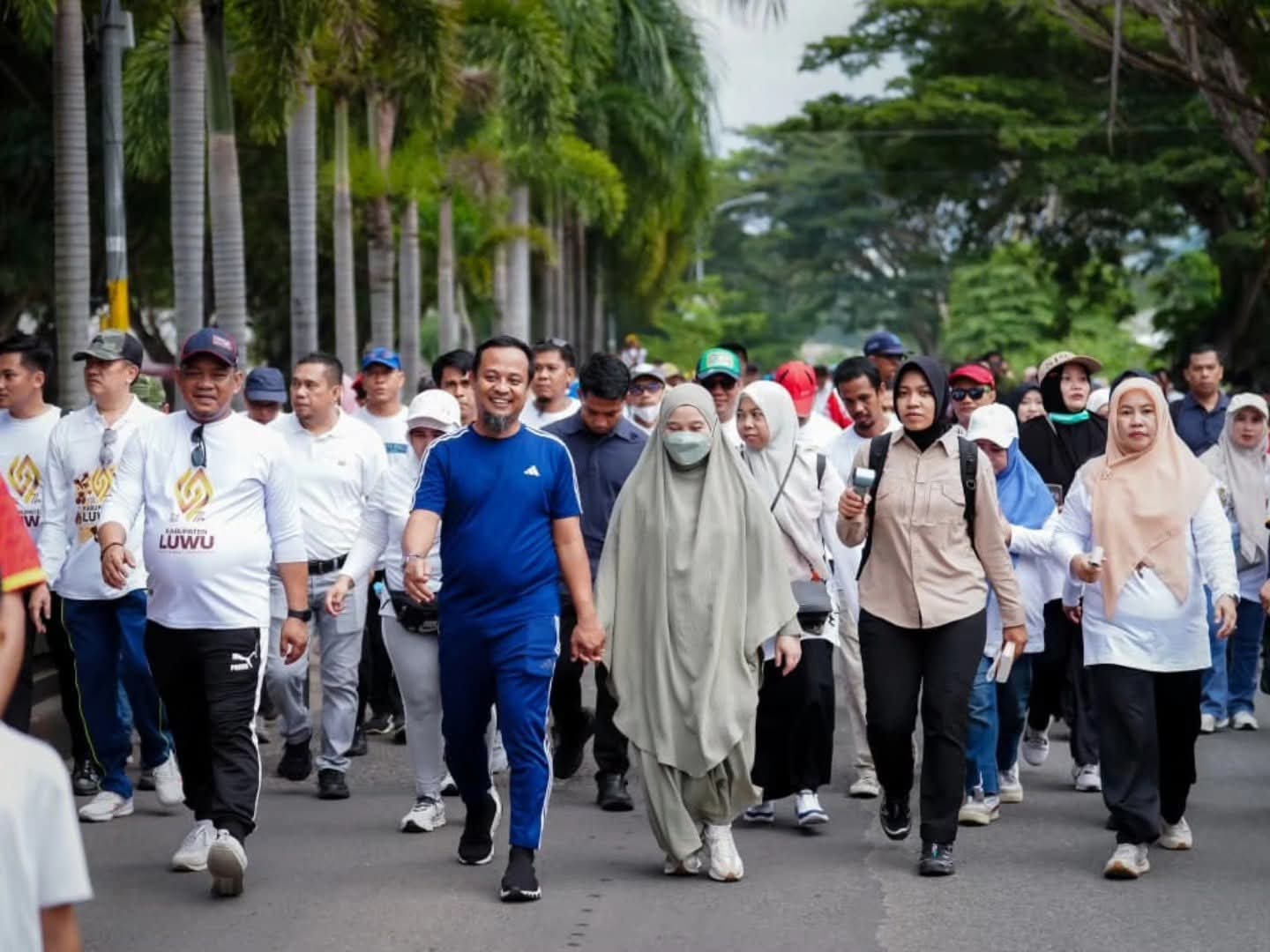 Gubernur Sulsel Ajak Warga Luwu Terapkan Pola Hidup Sehat Lewat Jalan Sehat Anti Mager