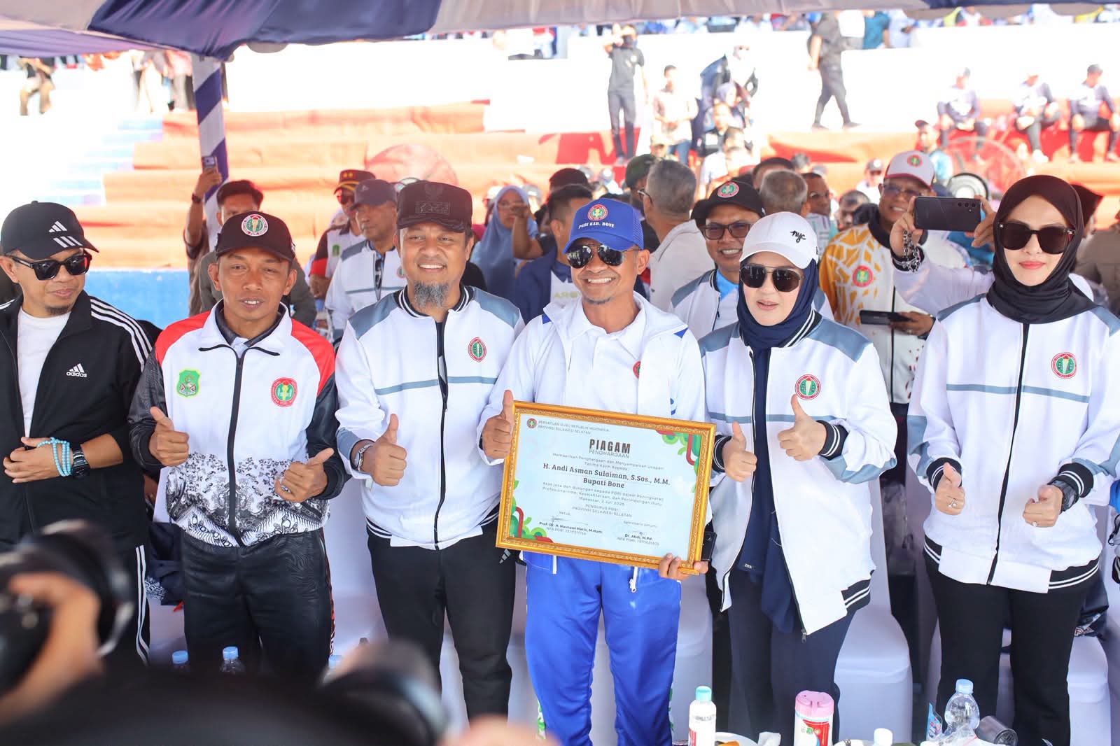 Bupati Bone Raih Penghargaan PGRI Sulsel di Porsenijar 2026
