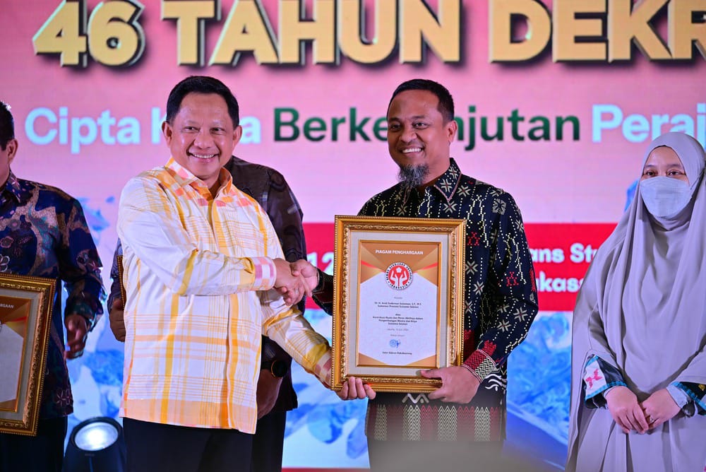Gubernur Sulsel Raih Penghargaan Dekranas, Tito Karnavian Apresiasi Kesuksesan Tuan Rumah