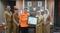 Ombudsman RI Ganjar Dua OPD Makassar Atas Kinerja Terbaik Ombudsman RI Ganjar Dua OPD Makassar Atas Kinerja Terbaik