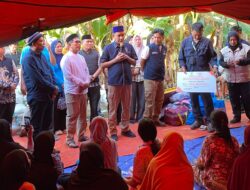 Korban Kebakaran di Tallo Antusias Terima Santunan dari Anggota DPR RI Rudianto Lallo